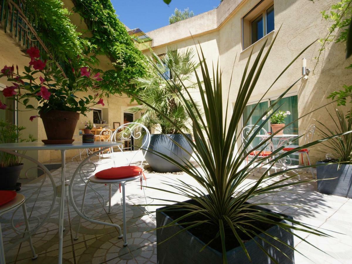 Couette Et Cafe Hotel Montpellier Exterior photo